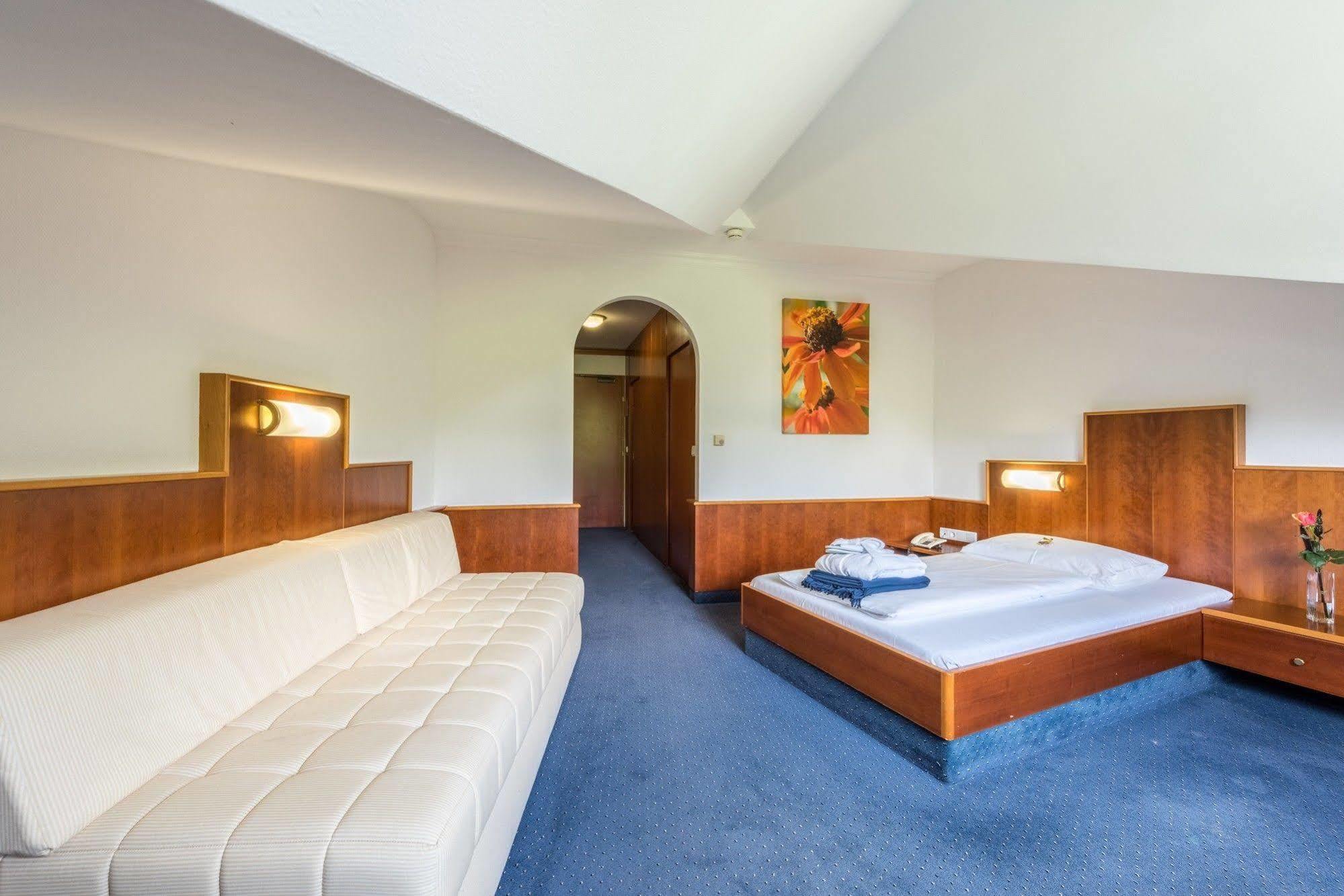 Hotel Paradies Грац Экстерьер фото